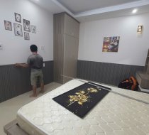 Thi công ốp lamri chân tường