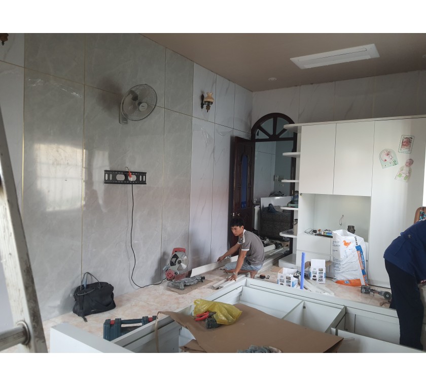 Thi công ốp tường bằng tấm lam sóng, nano phẳng, PVC vân đá