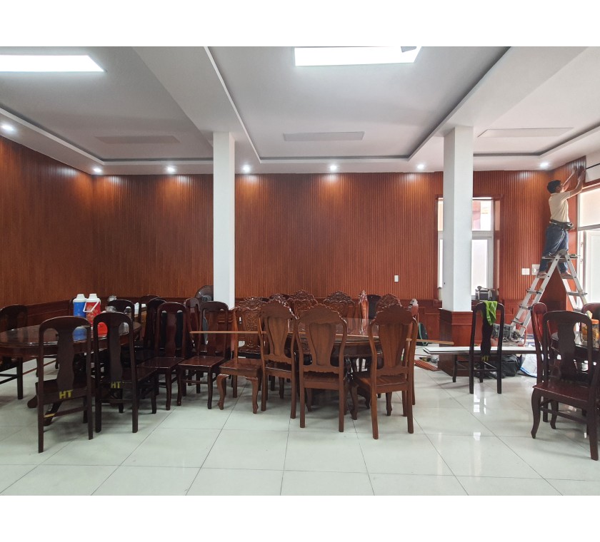 Thi công ốp tường giả gỗ ở bà rịa vũng tàu