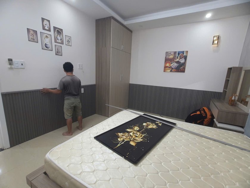 Ốp lamri chân tường chống thấm