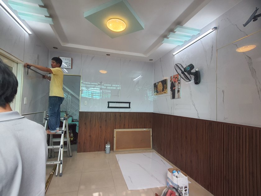 ốp lamri chân tường